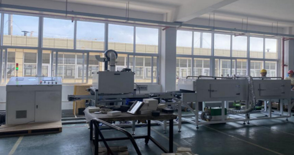 J9集团特瓷陶瓷橡胶复合衬板硫化喷胶线