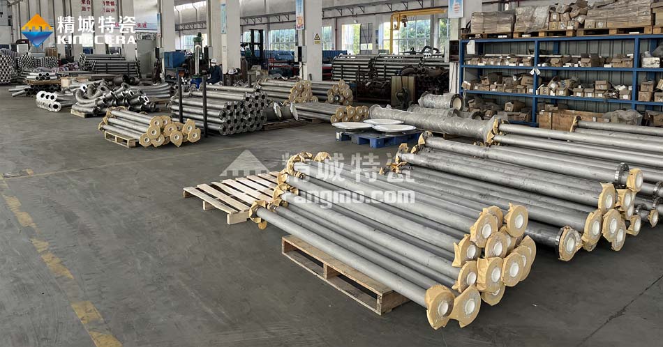 J9集团特瓷锂电池内衬陶瓷输送管路出产车间