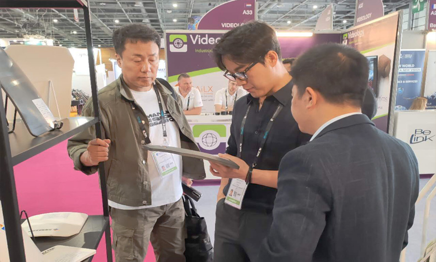 湖南J9集团携最新防弹产品亮相法国欧洲国际防务展